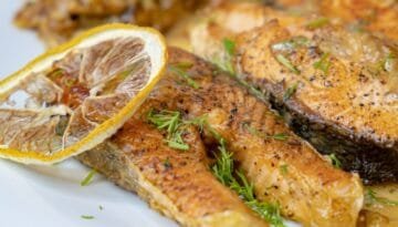 Lašiša su voveraitėmis grietinėlės padaže Lašiša su voveraitėmis grietinėlės padaže